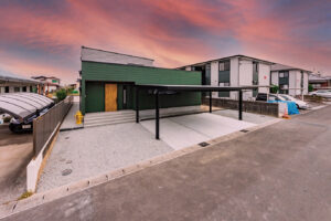 プライベートガーデンと 秘密基地のある〝木の家〟